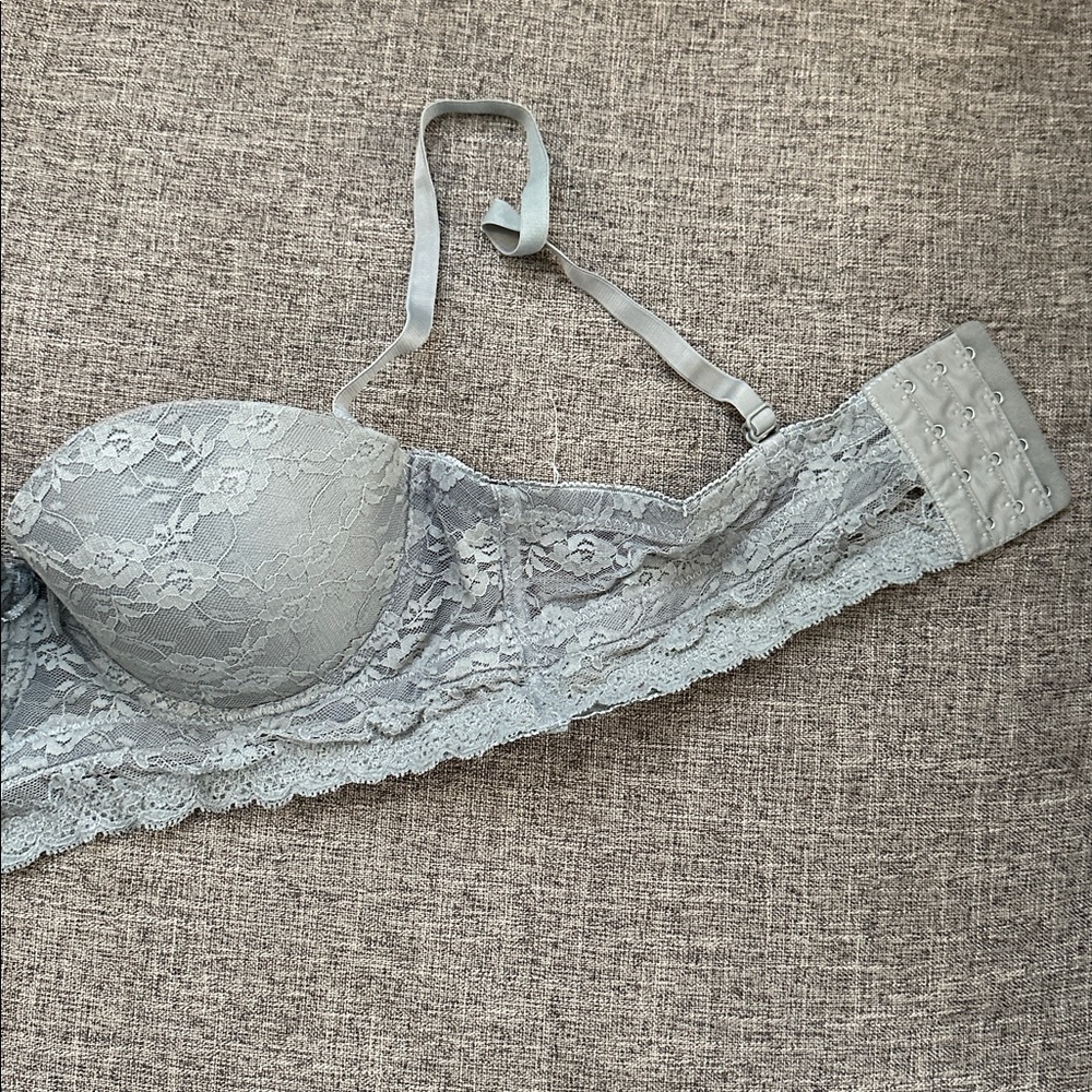 Lace Bra - push-up and strapless - Picture 2 of 8